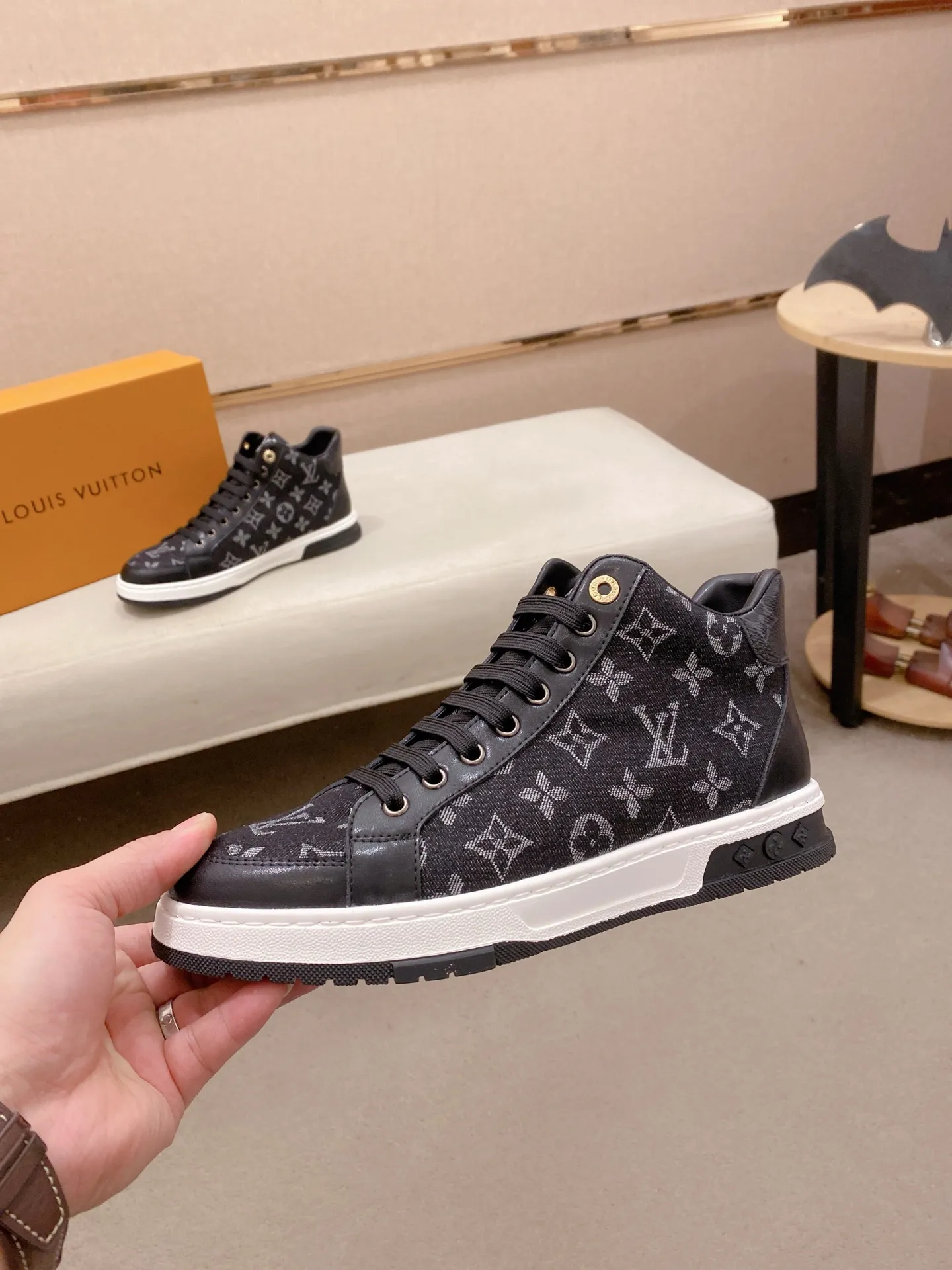 Factory price: 420 men's shoes💰🇮🇹🇮🇹LV Louis Vuitton. The latest fashionable casual shoes are popular in physical stores. New spring and summer comfortable imported custom original cowhide, unique jacquard fabric element design. With sheepskin lining, Lv original bottom, [sun][sun] high-end packaging and high quality💪Details determine the quality, you can enter and exit the counter at will, welcome to compare🇮🇹Size 38-44